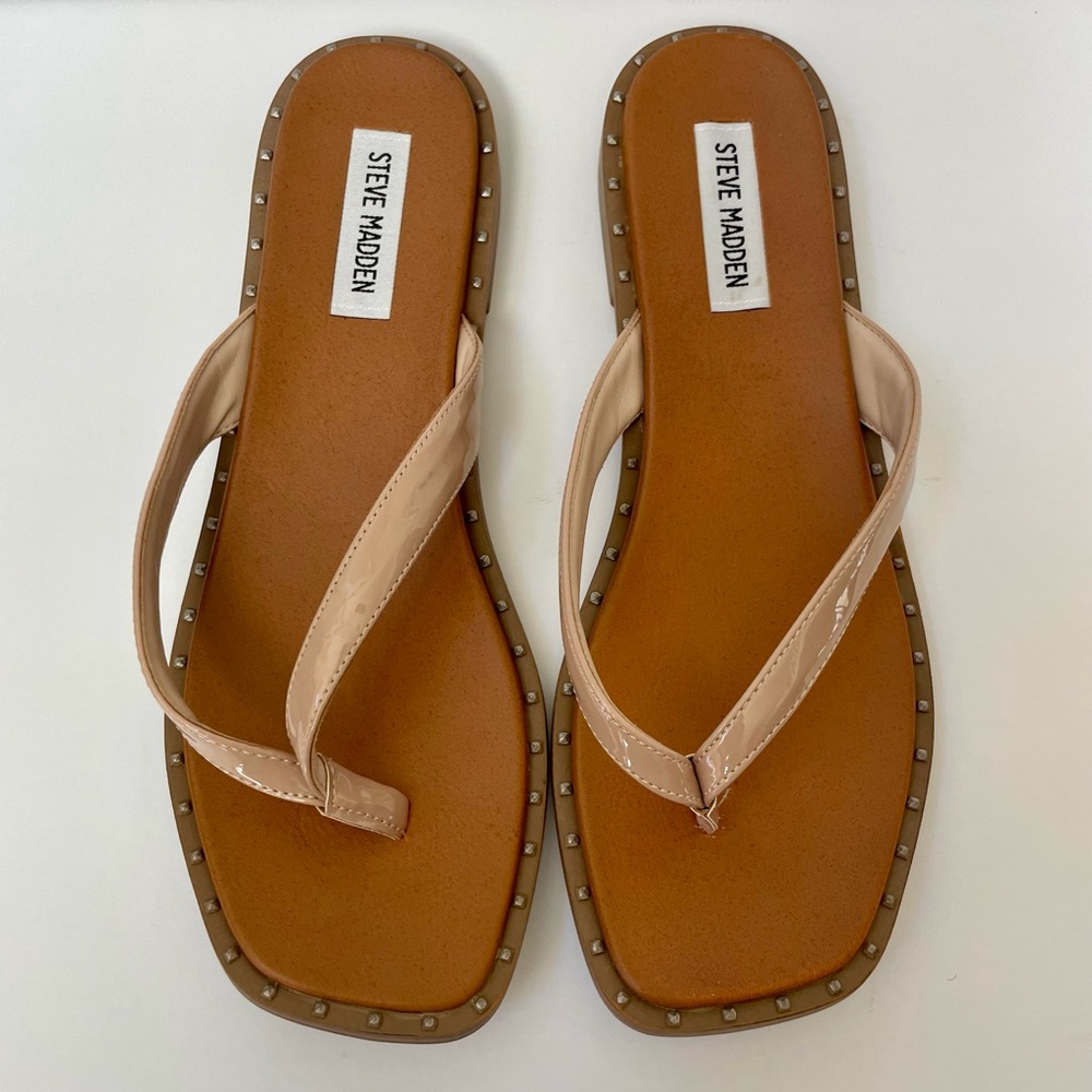 Steve Madden Quane Nude Patent Studded Flip-Flop Size 8